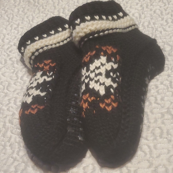 Cozy Black and White Knit Mittens - Picture 2 of 9